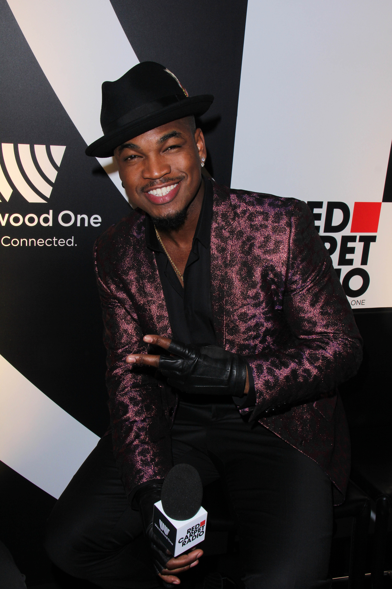 NE-YO Sings National Anthem Ahead of World Series Game 4 — Now Decatur